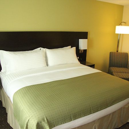 Holiday Inn Greensboro Coliseum By Ihg Exterior photo