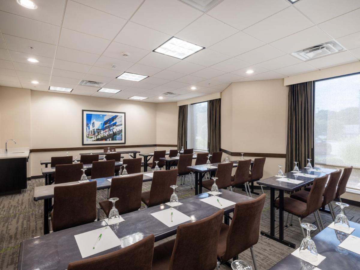 Holiday Inn Greensboro Coliseum By Ihg Exterior photo