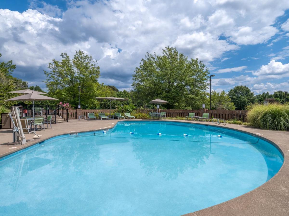 Holiday Inn Greensboro Coliseum By Ihg Exterior photo