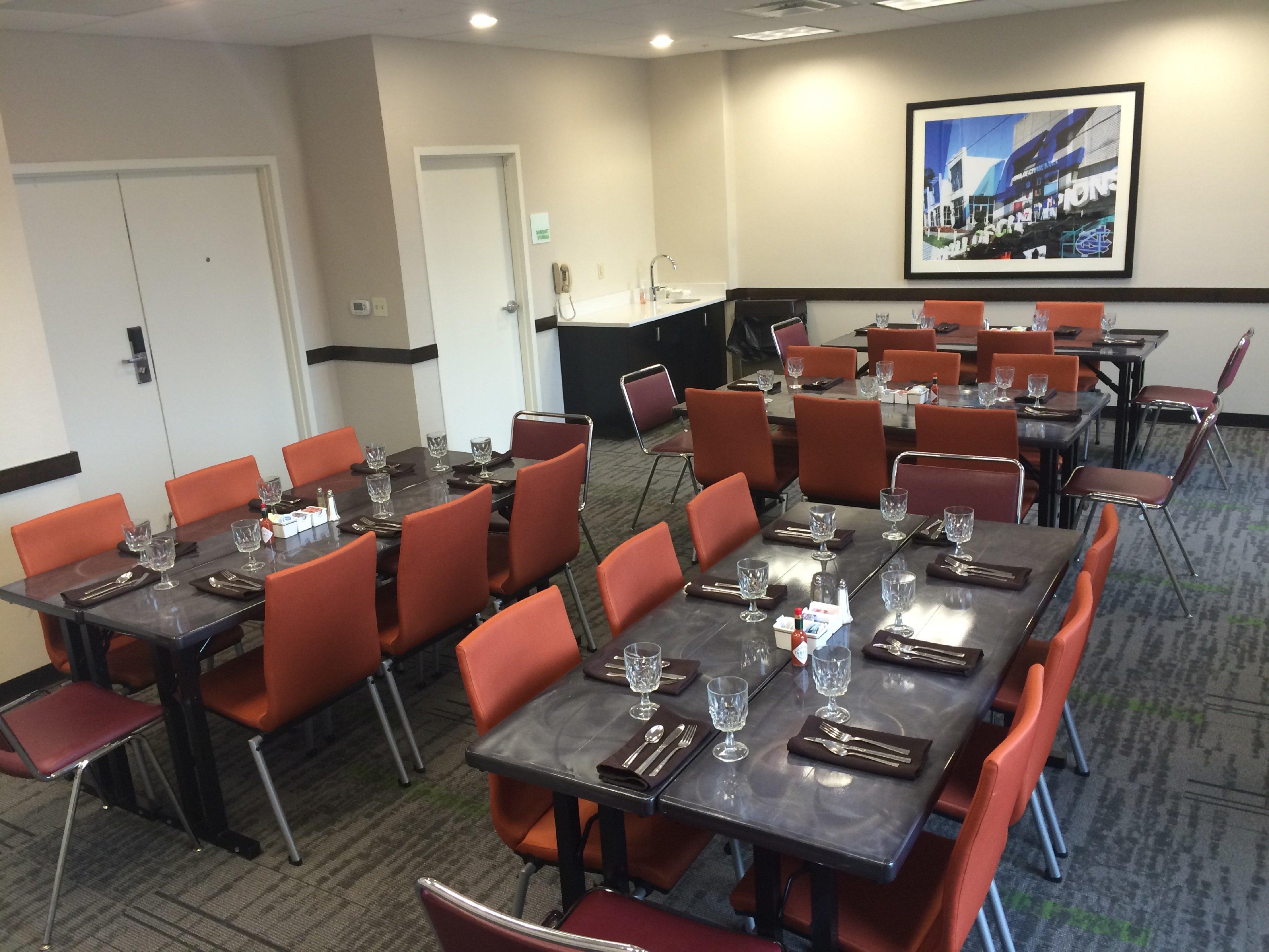 Holiday Inn Greensboro Coliseum By Ihg Exterior photo