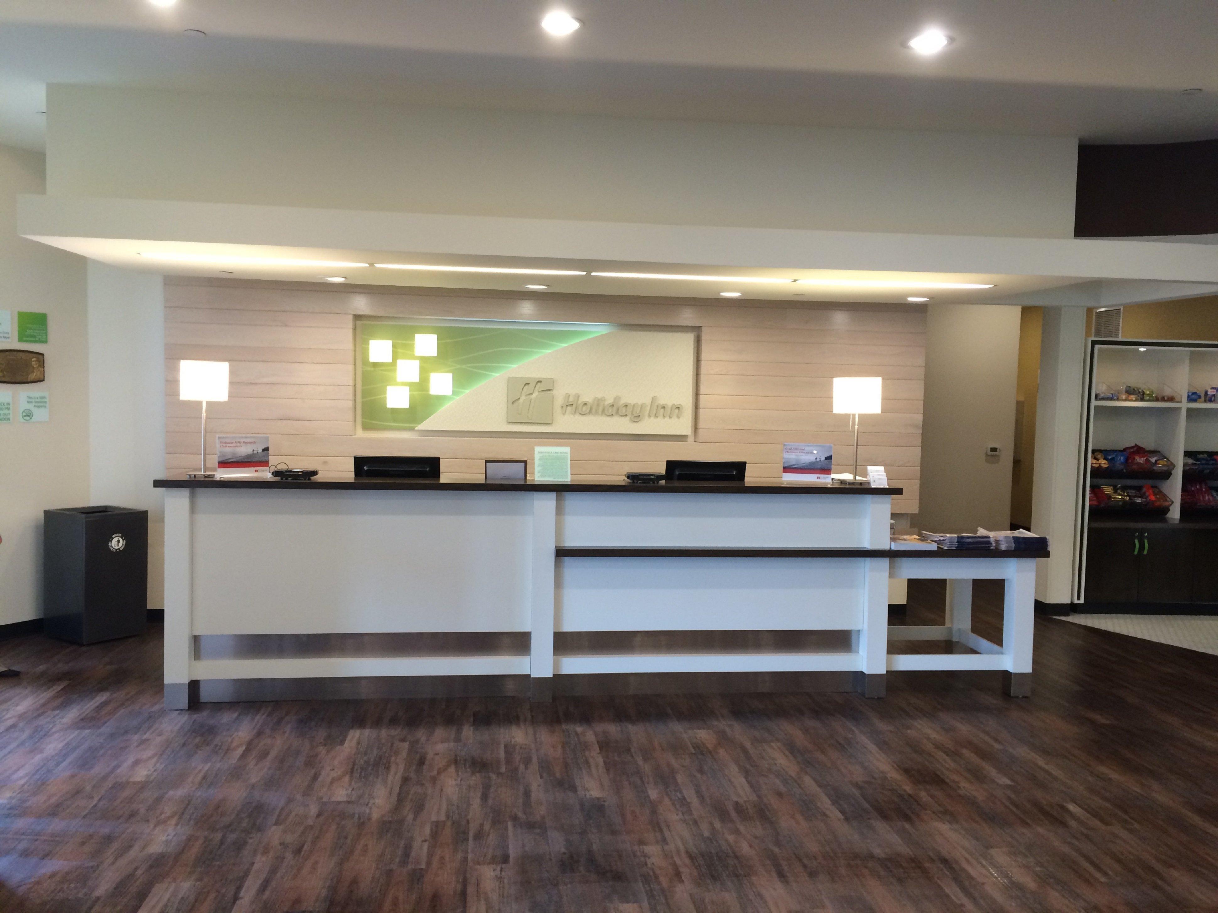 Holiday Inn Greensboro Coliseum By Ihg Exterior photo