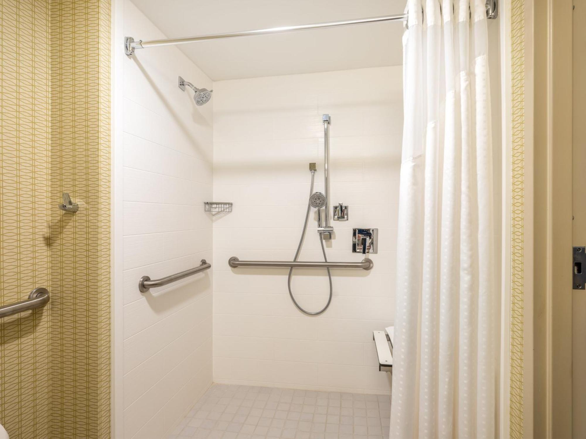 Holiday Inn Greensboro Coliseum By Ihg Exterior photo