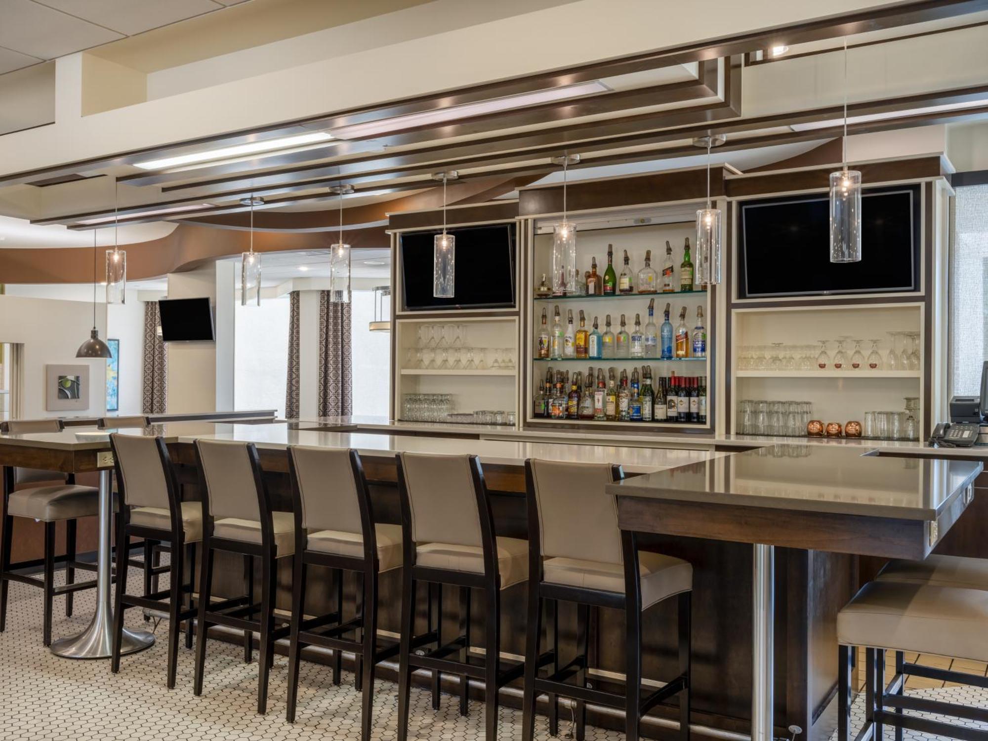 Holiday Inn Greensboro Coliseum By Ihg Exterior photo