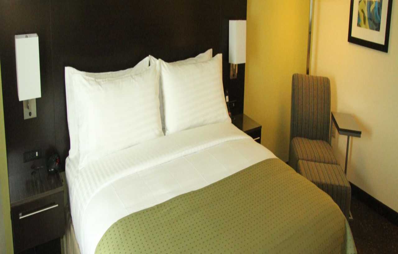 Holiday Inn Greensboro Coliseum By Ihg Exterior photo